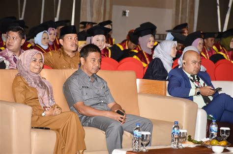 Asisten Setda Kampar Hadiri Wisuda Universitas Pahlawan Bangkinang