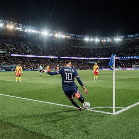 Corner De Neymar Jr Face Au RC Lens Photo Et Tableau Editions