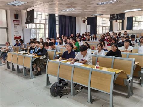 海南师范大学数学与统计学院“书声朗朗，响彻晨阳”晨读活动启动仪式 团学工作 数学与统计学院