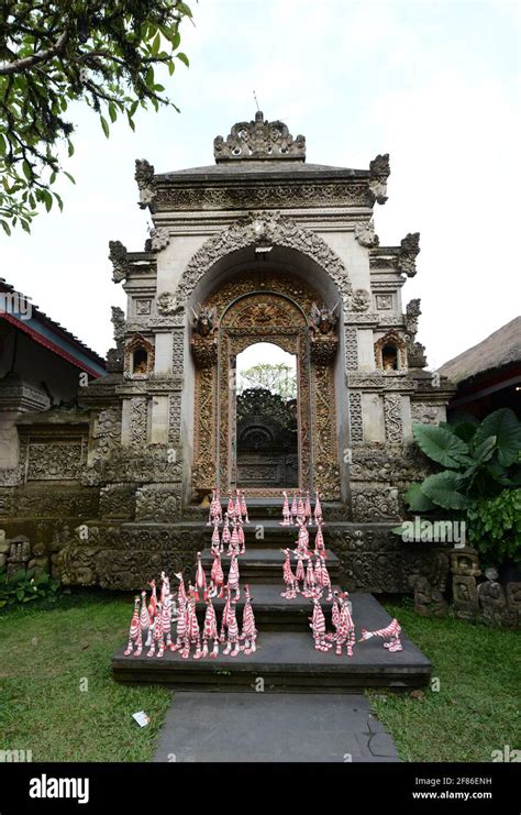 Traditional Balinese Hindu temple Stock Photo - Alamy