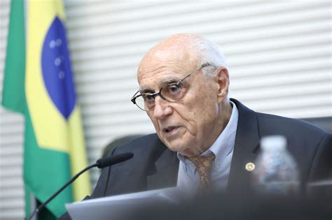 Eduardo Suplicy é o novo presidente da Comissão de Defesa dos Direitos