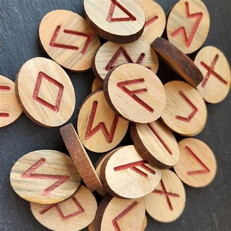 Jeu De Runes En Bois