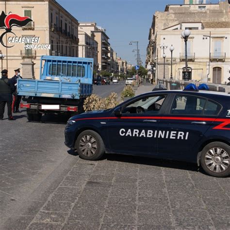 Ruba 12 Bottiglie Di Alcolici Al Supermercato Una Donna Arrestata A