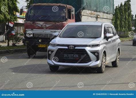 2022 Toyota Avanza Tipo 15 G Imagen Editorial Imagen De Recorrido