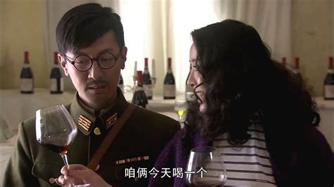 美女膽子真大，竟然坐殺人如麻的日本軍官腿上，還強行灌他酒！ Youtube