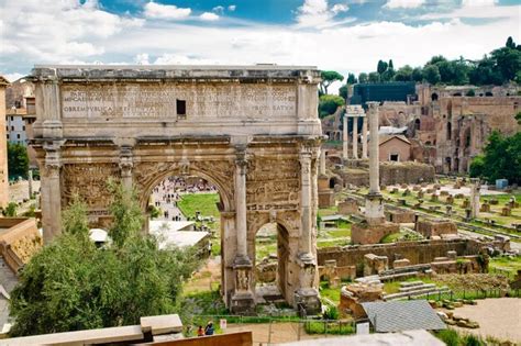 Arco Del Emperador Septimio Severo Y El Foro Romano En Roma Italia