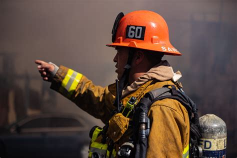 Lafd Battles Greater Alarm Fire In Abandoned Noho Building Flickr