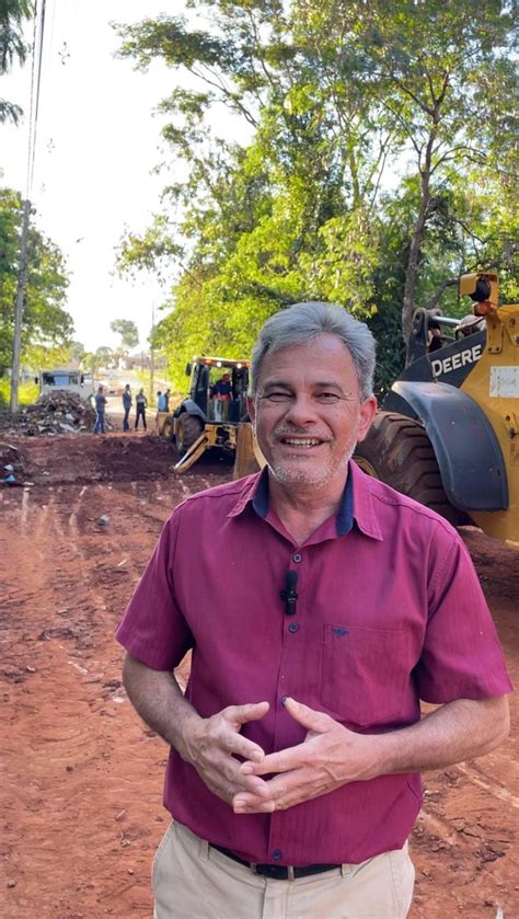 Vereador Zé da Farmácia comemora inicio de obras na rua Rivaldi Albert