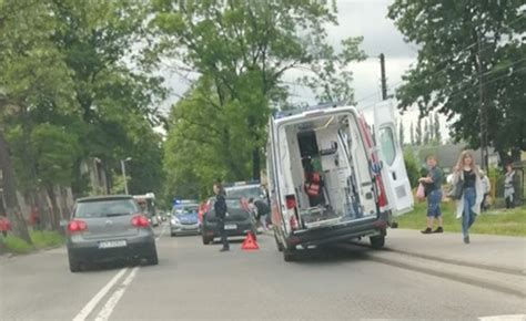 Wypadek W Bytomiu Potr Cenie Na Ulicy Zabrza Skiej Za Biedronk Na