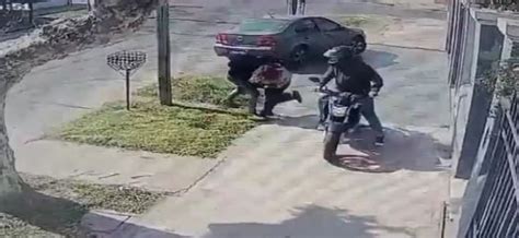 Video Motochorros Persiguieron A Una Mujer Para Robarle En Haedo Que