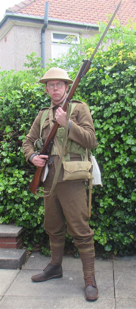 ww british soldiers equipment