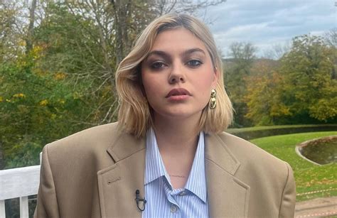 Coupe courte Louane remet au goût du jour ce carré old school Elle