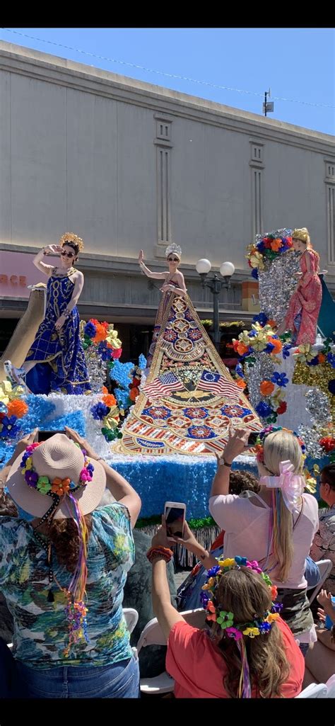 San Antonio Festival of Flowers parade | San antonio festivals, Parades ...