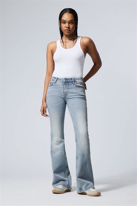 Flame Low Flared Jeans Stenblå Weekday Se