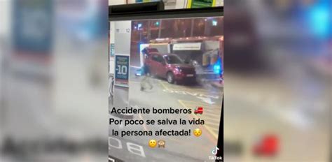 Un Conductor Se Salva Al Ser Aplastado Su Coche Por Un Camión De