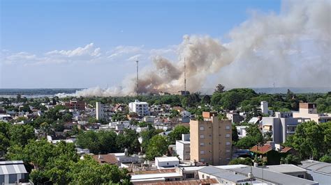 Importante Incendio De Pastizales Pone En Riesgo Viviendas Impacto