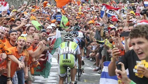 Grand Format Lalpe Dhuez La Mont E Lectrique Du Tour De France Ici