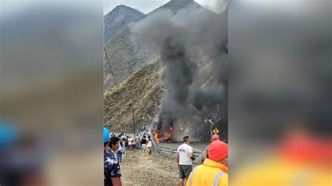 Piura cerca de 50 pasajeros salvan de morir tras incendio de ómnibus