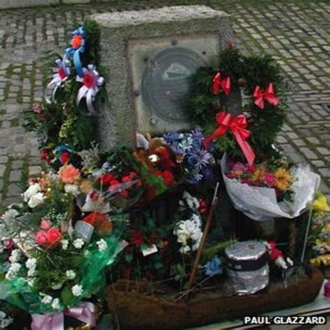 Hull Memorial Service For Gaul Trawler Crew Bbc News