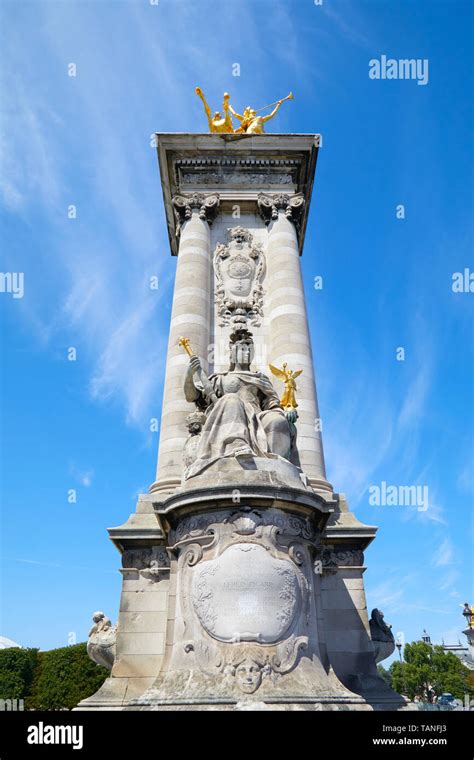 Golden Column Hi Res Stock Photography And Images Alamy