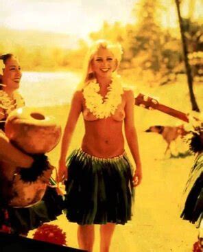 Sheila Melo Sheila Mello Pelada Na Revista Playboy De 2002 4320 Porn Pic