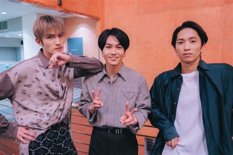 Sixtones・ジェシーand田中樹、緊張気味なtravis Japan・松田元太と並んで爆イケキメ顔 歌詞検索サイト【utaten】ふりがな付