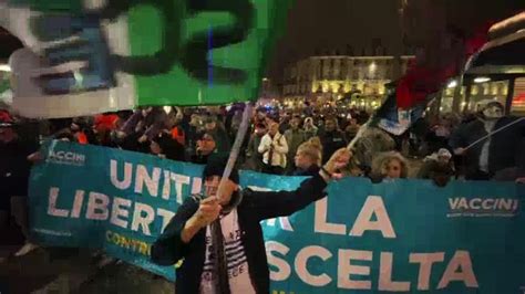 Manifestazione No Green Pass A Torino Presente Puzzer Leader Dei