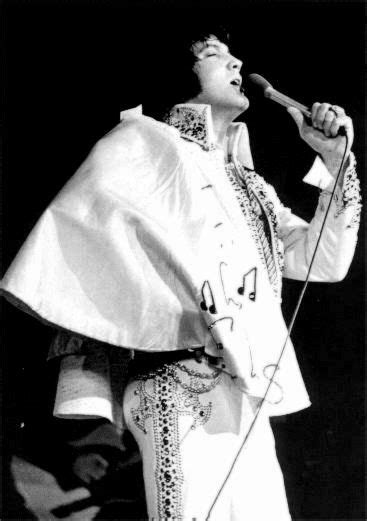 Elvis On Stage At The Las Vegas Hilton In September 1973 Here The Closing Show Of His Summer