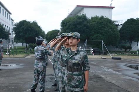 猛虎旅女兵的美，美在坚强 中国军网