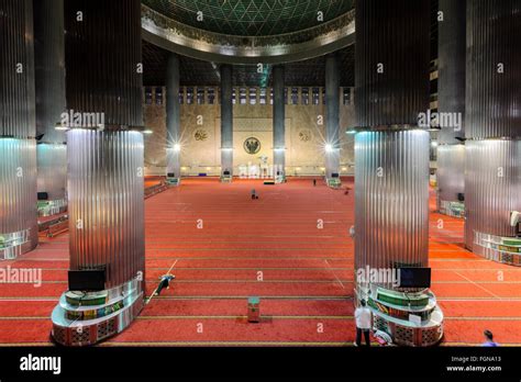 Masjid Istiqlal Hi Res Stock Photography And Images Alamy