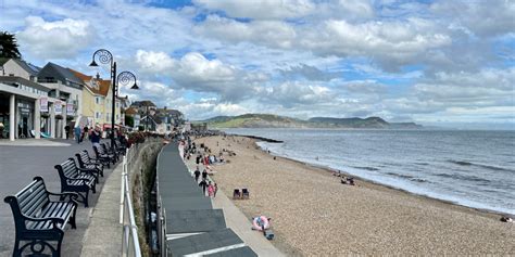 Lyme Regis Beach and Seafront - Colour My Days