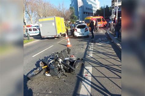 Course Poursuite Entre Paris Et Stains Un Policier Ouvre Le Feu Un