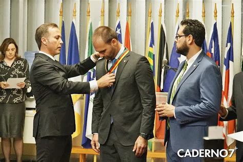 Caderno7 Eduardo Bolsonaro recebe a Medalha do Mérito Farroupilha