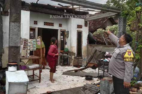 Kurun Tiga Hari Tiga Desa Di Kabupaten Mojokerto Dihajar Angin Kencang