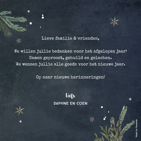 Kerstkaart Met Houten Wegwijzer En Kersttakjes