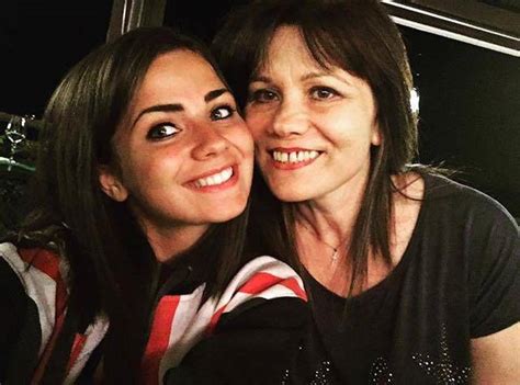 Eleonora Rocchini Nella Bufera Per Il Selfie Con La Madre