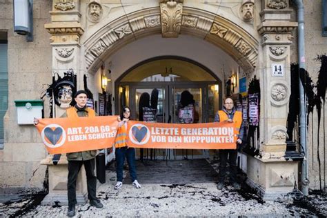 Berlin Letzte Generation Beschmiert Eingangsbereich Der FDP