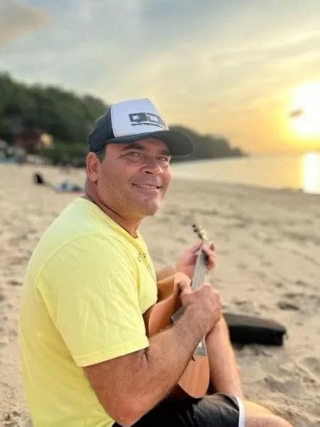 Surfista Brasileiro M Rcio Freire Morre Ap S Acidente Nas Ondas De Nazar