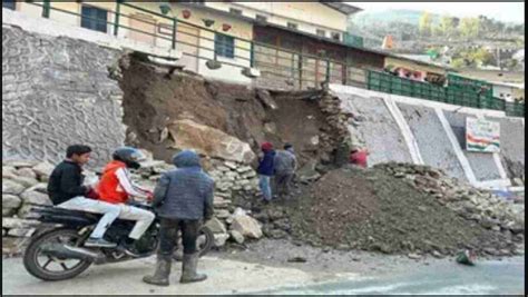 Big Devastation Knocks In Uttarakhand Cracks In House Road And Fields