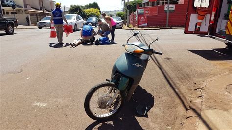 Jovem Fica Ferida Em Acidente Entre Carro E Moto Na Esquina Das Ruas