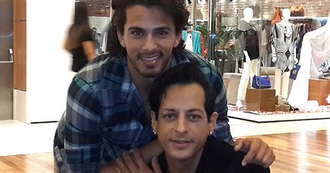 G Casal unido após concurso de beleza gay segue concorrente na passarela notícias em