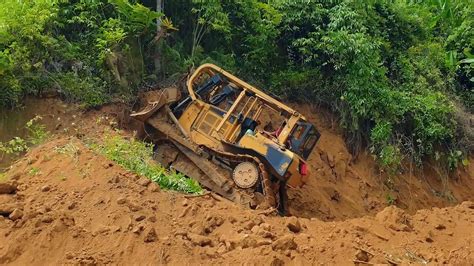 CAT D6R XL Bulldozer Operator Splits Hills For Construction Of New