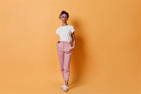 Free Photo Curious Woman In Pink Pants