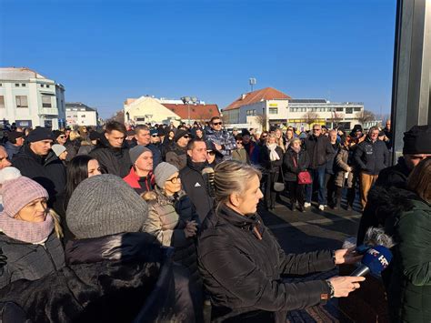 Galerija FOTO Ujedinjeni Roditelji U Vukovaru Prosvjedovali Ne Moramo