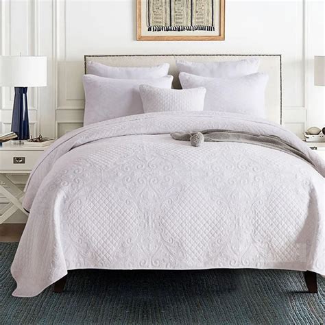 white cotton bedspread