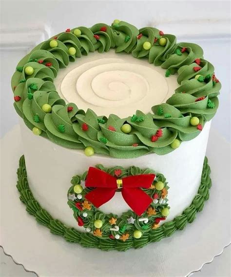 Pin By Dara On Projects To Try Christmas Cake Designs Christmas Cake Decorations Mini