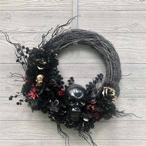 12 Super Stylishly Halloween Wreaths - The Unlikely Hostess