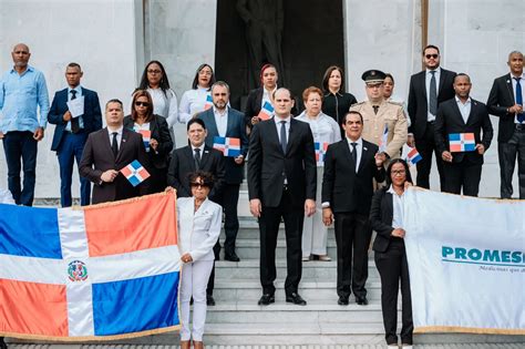 Con Ofrenda Floral Promese Cal Rinde Homenaje A Padres De La Patria