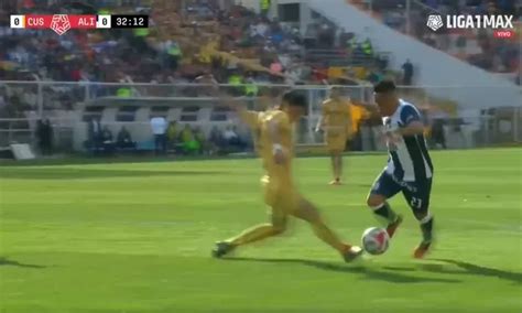 Alianza Lima Vs Cusco Fc Cueva Controló Gambeteó Yla Jugada Terminó Así América Deportes