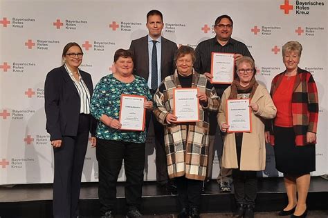 Bayerisches Rotes Kreuz Ehrt Langj Hrige Mitarbeitende Aus Dem